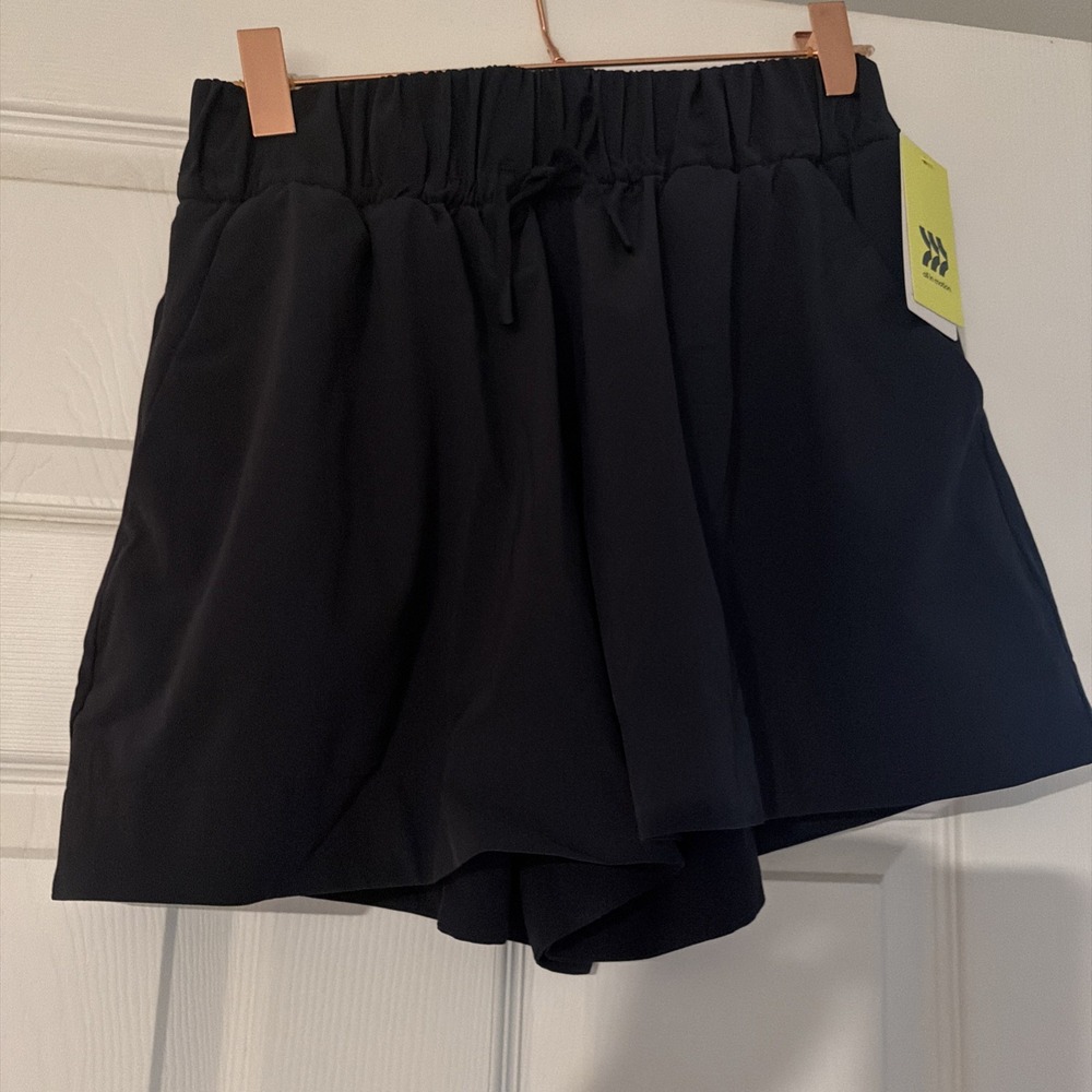 Women's Active Light High-Rise Wide Leg Shorts 3.5" - All In Motion Size Medium - Picture 6 of 12